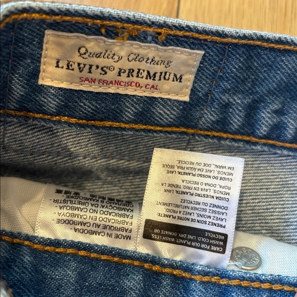 Levi’s Premium Shorts 501 Cutoff Medium Wash Size 26 - Picture 4 of 5